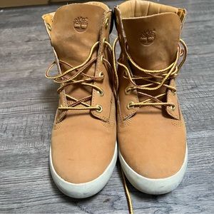 Women 6.5 used timberland boots